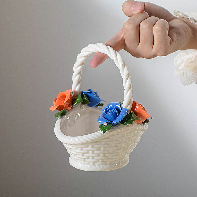 IwaiLoft 100年枯れない磁器のお花 花 置物 陶磁器 花のオブジェ バスケット インテリア 枯れないお花 アレンジ 美しい薔薇の花 ローズ 花束 陶磁器 フラワー ギフト 工芸品 縁起物 母の日 開運 誕生日 贈り物 癒し