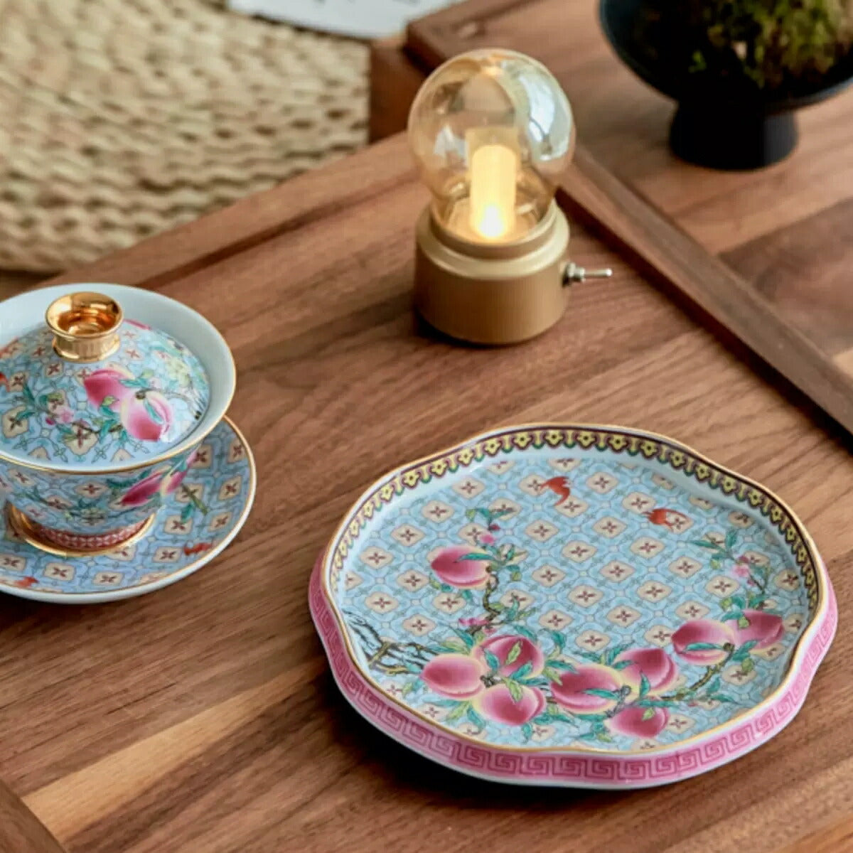 IwaiLoft「錦地紋様・寿桃」美しい桃柄 蓋物 グラス スープ椀 スープボウル 蓋付 菓子椀 ボウル 茶碗 宝瓶 フリーカップ お碗 珍味入れ 宝瓶 抹茶茶碗 茶碗蒸し 蓋碗 茶器 手作り 中国茶器 景徳鎮 茶芸 父の日 プレゼント 母の日 ギフト