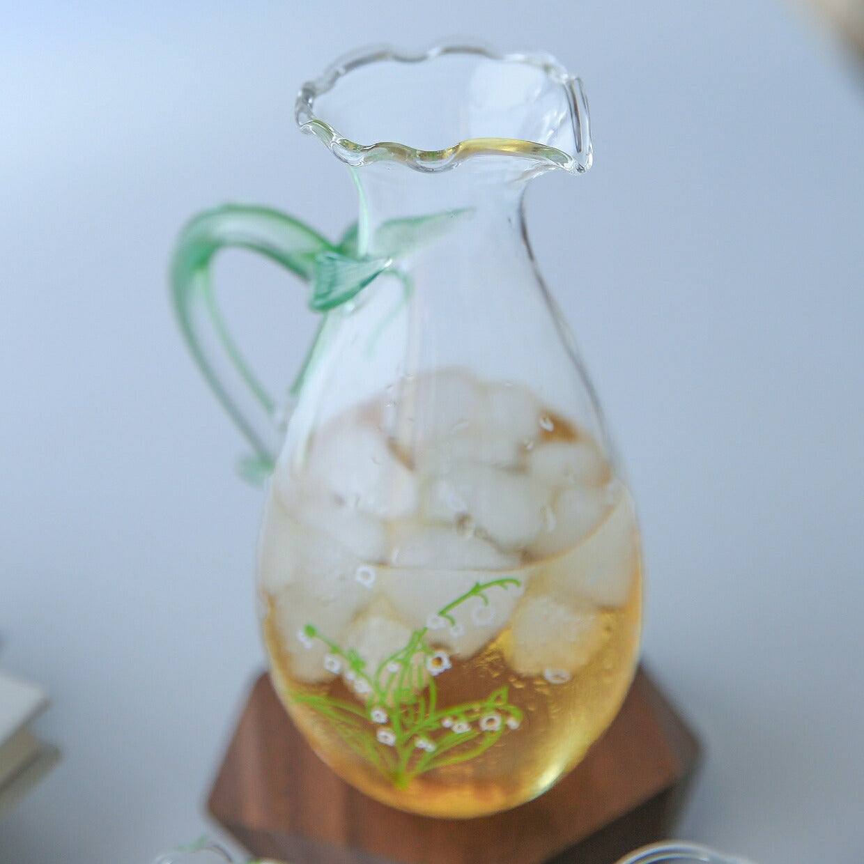 IwaiLoft 幸せ運ぶ 鈴蘭 ガラスピッチャー 冷水筒 耐熱ガラス 片口 320ml コーヒーポット 徳利 酒器 ハンドメイド ピッチャー ガラスポット ウォーターピッチャー コーヒーカラフェ クリア ジャグ フルーツポット ドリンクピッチャー ピクルスポット ティーサーバー 茶海