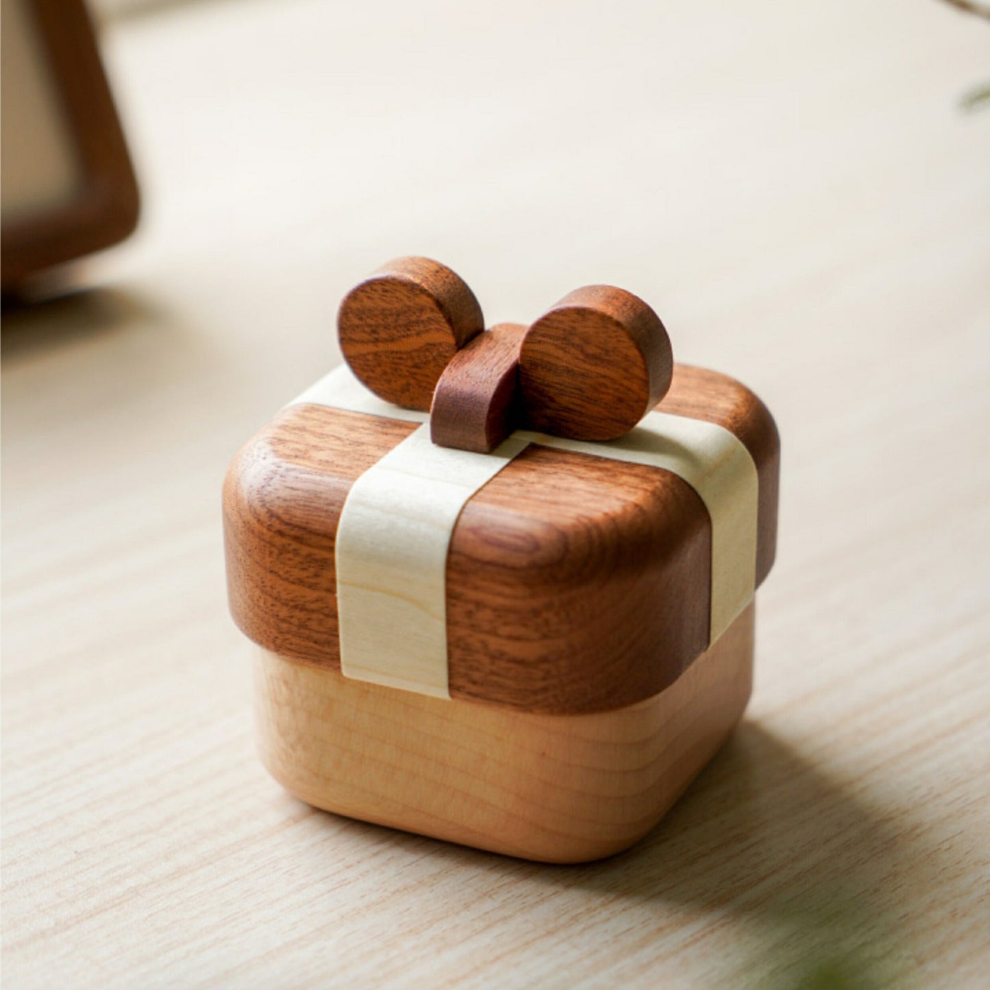 銘木 指輪ケース リングケース 木製 ウールナット ウッドケース アクセサリー 収納 ギフトボックス ギフトケース 高級 小さい ミニサイズ おしゃれ リボン 婚約指輪入れ 婚約指輪収納 持ち運び リングボックス 携帯 外出 旅行便利 結婚式 結婚お祝い プレセント IwaiLoft