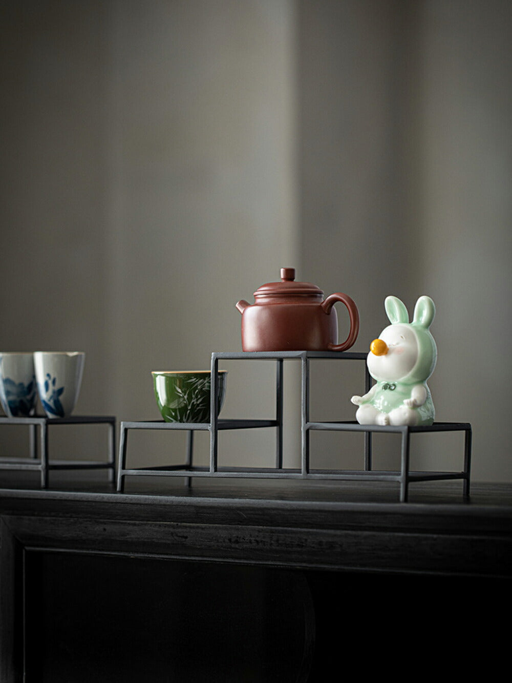 IwaiLoft 机上ラック 卓上ラック ミニラック 鉄棚 黒 ブラック Iron Art 鉄加工 黒皮鉄 卓上収納ラック デスク上置棚 インテリア おしゃれ シンプル フレーム 高級感 オープンラック オープンシェルフ 店舗什器 鉄 茶器 茶道具 収納 小物入れ