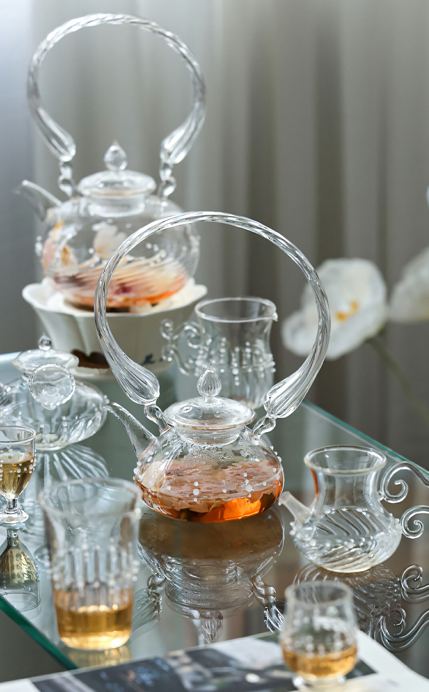 IwaiLoft Glass Art 夏華 ガラスピッチャー 耐熱ガラス 片口 180ml 徳利 酒器 日本酒 片口注器 ミルクピッチャー 小鉢 取り鉢 片口鉢 手作り 和食器 シンプル 中国茶器 公道杯 ティーサーバー 茶海 分茶器 150mL IwaiLoft