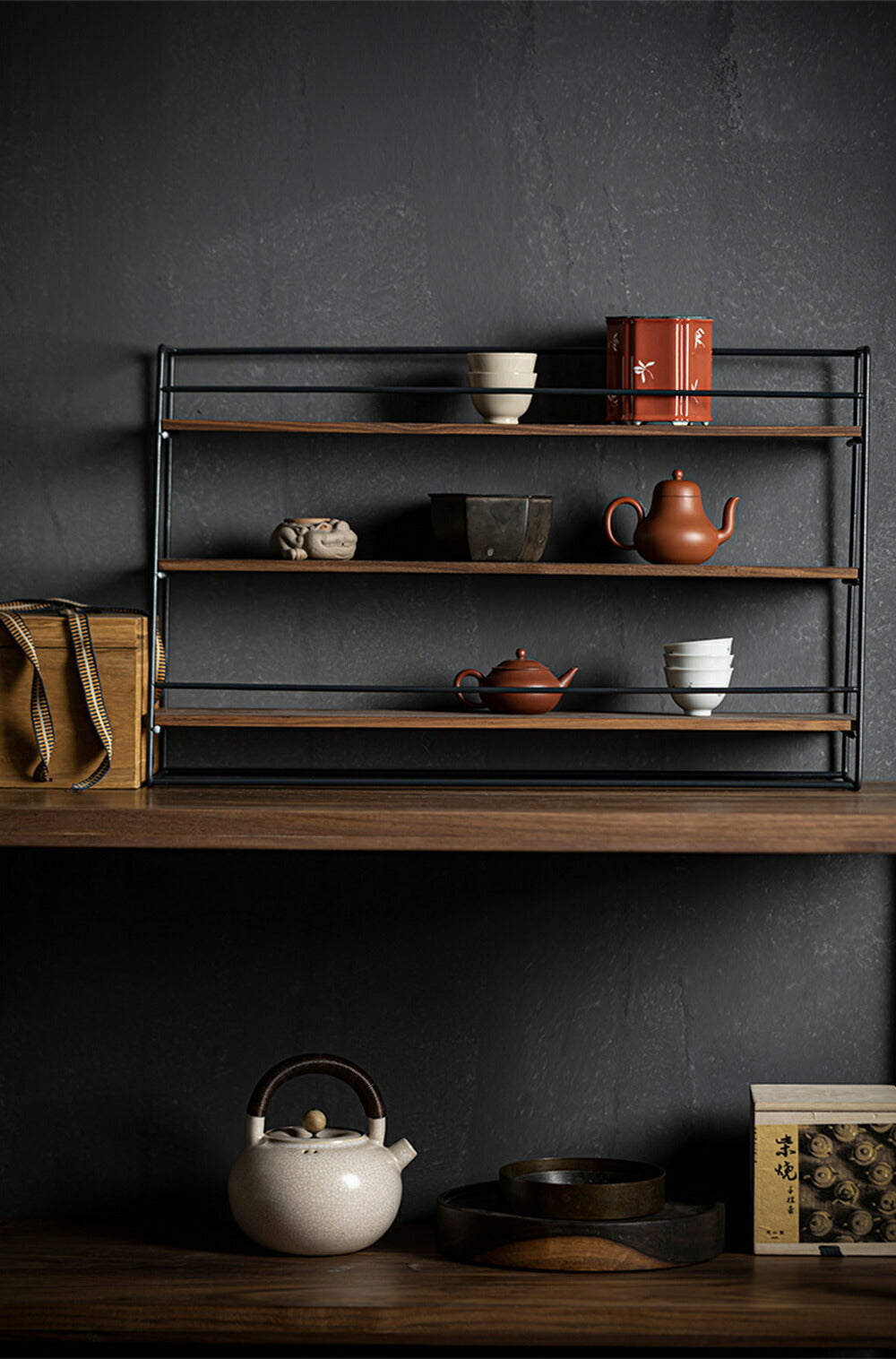 IwaiLoft 机上ラック 卓上ラック ミニラック 鉄棚 黒 ブラック Iron Art 鉄加工 黒皮鉄 胡桃の木 卓上収納ラック デスク上置棚 インテリア おしゃれ シンプル フレーム 高級感 オープンラック オープンシェルフ 店舗什器 鉄 茶器 茶道具 収納 小物入れ