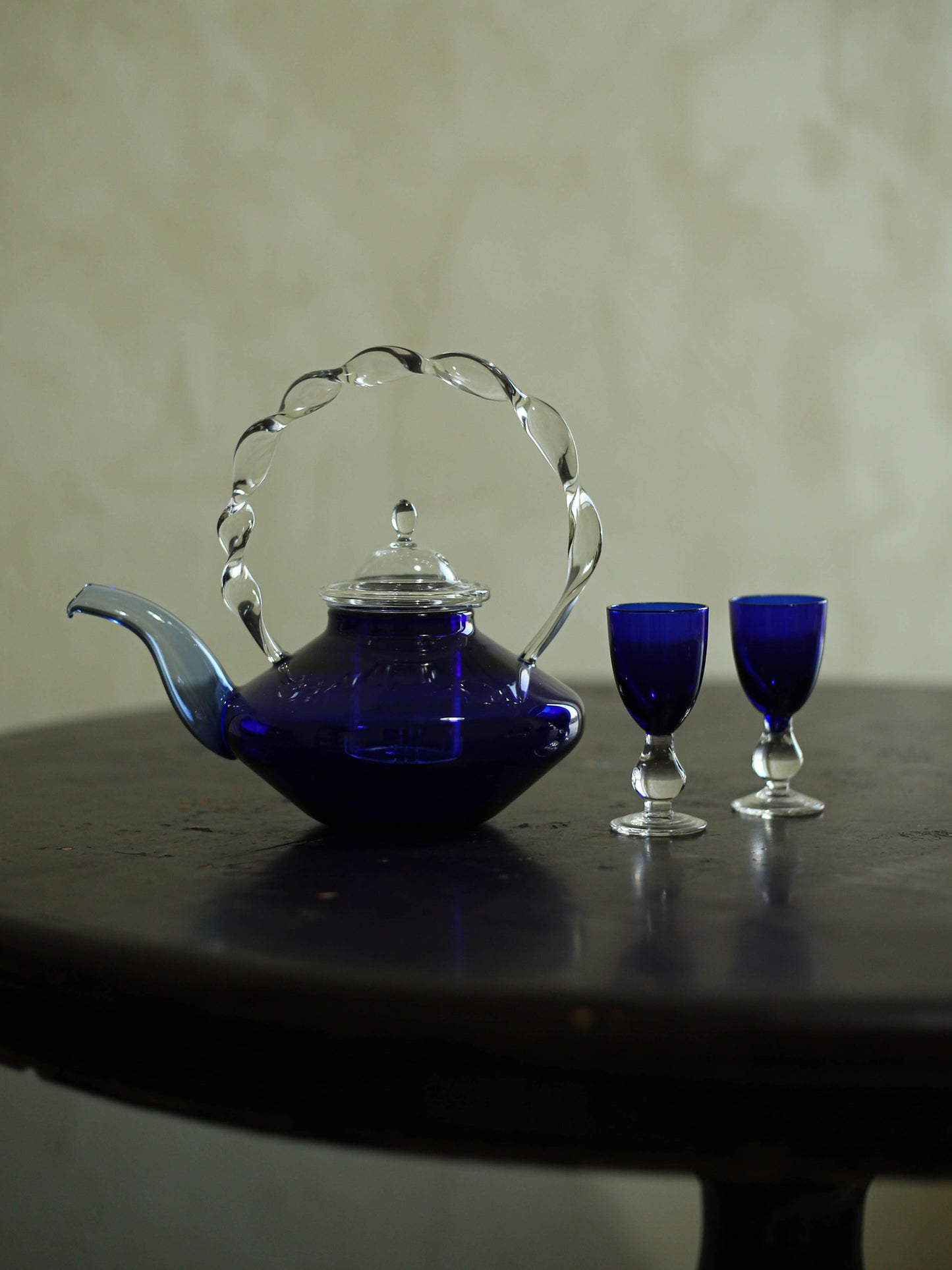 IwaiLoft 手作り 耐熱ガラス ティーポット 600mL 茶こし付き ガラス製ポット 透明 Klein Blue 紅茶ポット フルーツティー 花茶 台湾茶 ハーフティー に ガラス急須 健康茶器【直火可】【送料無料】