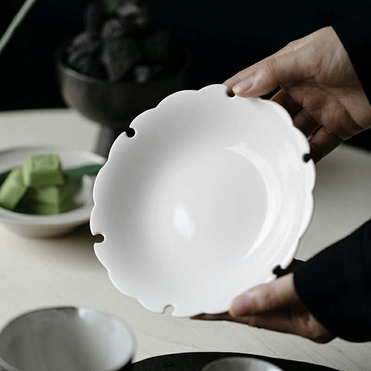 【太陽・17cm】IwaiLoft 白 お皿 お盆 おしゃれ 小皿 取り皿 取皿 お菓子皿 ティートレー  豆皿 浅鉢 菓子 副菜 ケーキ 器 プレート 和食器 お家カフェ お皿 さら 白い器 白い食器 インテリア 小物入れ