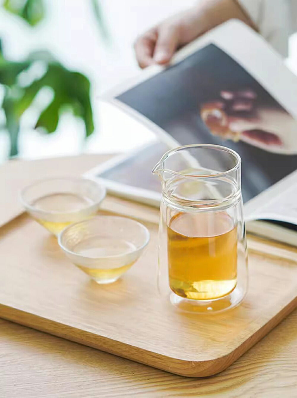 IwaiLoft ダブルウォールカラフェ 260ml 二層断熱 結露しにくい ガラス コーヒーサーバー ダブルウォールピッチャー 耐熱ガラスポット ウォーターピッチャー ウォーターカラフェ クリア ジャグ ガラスピッチャー ドリンクピッチャー 片口 注器 徳利 電子レンジ・食洗機対応