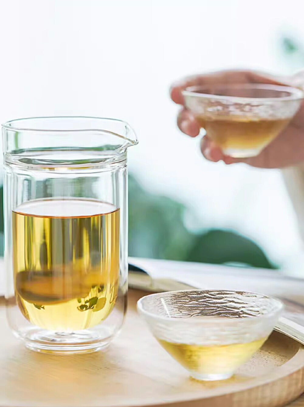 IwaiLoft ダブルウォールカラフェ 260ml 二層断熱 結露しにくい ガラス コーヒーサーバー ダブルウォールピッチャー 耐熱ガラスポット ウォーターピッチャー ウォーターカラフェ クリア ジャグ ガラスピッチャー ドリンクピッチャー 片口 注器 徳利 電子レンジ・食洗機対応