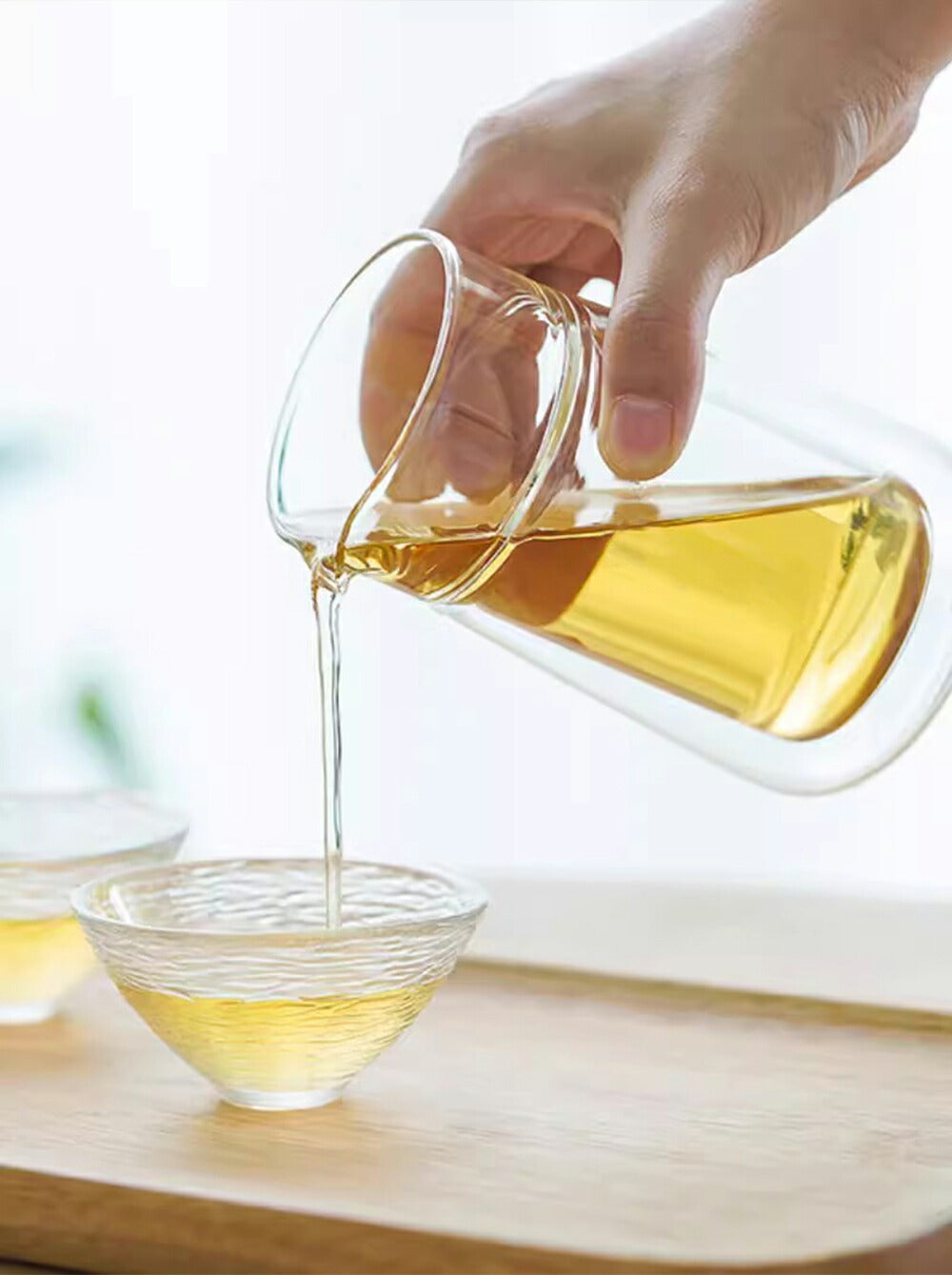 IwaiLoft ダブルウォールカラフェ 260ml 二層断熱 結露しにくい ガラス コーヒーサーバー ダブルウォールピッチャー 耐熱ガラスポット ウォーターピッチャー ウォーターカラフェ クリア ジャグ ガラスピッチャー ドリンクピッチャー 片口 注器 徳利 電子レンジ・食洗機対応