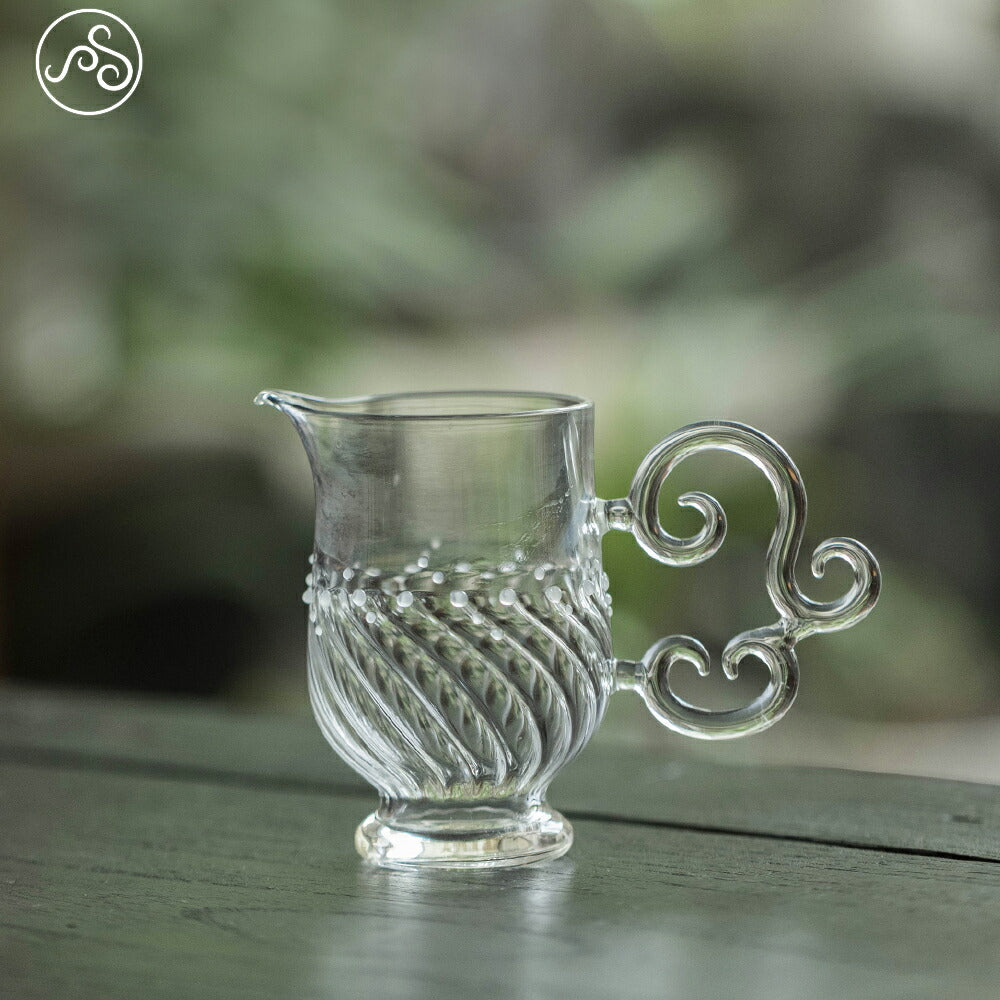 IwaiLoft 十卿 Glass Art 工芸作家作品 夢 マグカップ ガラスピッチャー 耐熱ガラス 片口 170ml 徳利 酒器 日本酒 片口注器 ミルクピッチャー 小鉢 取り鉢 片口鉢 手作り 和食器 シンプル 中国茶器 公道杯 ティーサーバー 茶海 分茶器 化粧箱付き