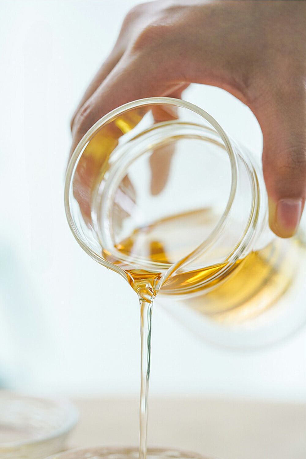 IwaiLoft ダブルウォールカラフェ 260ml 二層断熱 結露しにくい ガラス コーヒーサーバー ダブルウォールピッチャー 耐熱ガラスポット ウォーターピッチャー ウォーターカラフェ クリア ジャグ ガラスピッチャー ドリンクピッチャー 片口 注器 徳利 電子レンジ・食洗機対応