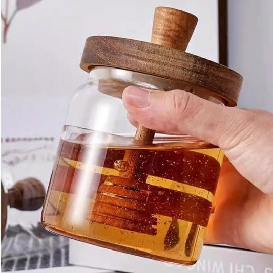 IwaiLoft 楽々気軽に使える 耐熱ガラス ハニーポット おしゃれ はちみつ容器 透明 木の蓋付 天然木 攪拌棒付き 蜂蜜ボトル 蜂蜜入れ かわいい ハニーディスペンサー はちみつサーバー ハニーサーバー ハチミツ はちみつ 蜂蜜 保存缶 保存容器 ガラス瓶 ガラス製