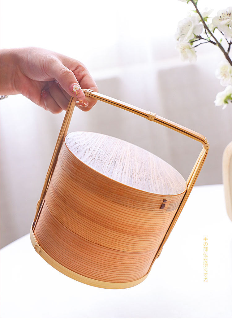 自然素材にこだわった 二段 手作り 弁当箱 曲げわっぱ お弁当箱 おせち 重箱 2段 漆塗り かご 木 かご ハンドル付き バスケット手提げ かわいい お正月 迎春 花見 木細工 和風収納 小物収納 茶道具 インテリア 雑貨 おしゃれ 自宅 家庭 イベント 清境Carft