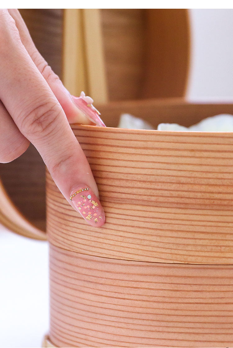 自然素材にこだわった 二段 手作り 弁当箱 曲げわっぱ お弁当箱 おせち 重箱 2段 漆塗り かご 木 かご ハンドル付き バスケット手提げ かわいい お正月 迎春 花見 木細工 和風収納 小物収納 茶道具 インテリア 雑貨 おしゃれ 自宅 家庭 イベント 清境Carft