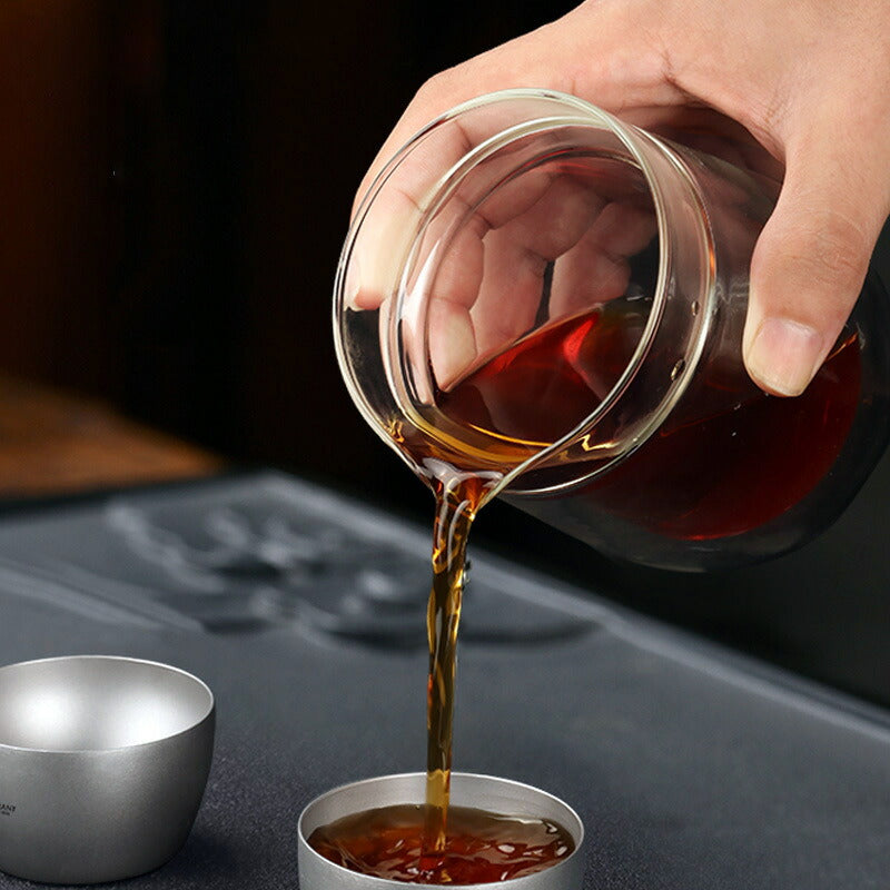 IwaiLoft ダブルウォールカラフェ 260ml 二層断熱 結露しにくい ガラス コーヒーサーバー ダブルウォールピッチャー 耐熱ガラスポット ウォーターピッチャー ウォーターカラフェ クリア ジャグ ガラスピッチャー ドリンクピッチャー 片口 注器 徳利 電子レンジ・食洗機対応