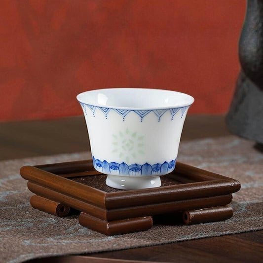 IwaiLoft【愛着を感じる・凛】透かし彫り蛍手 盃 湯飲み ティーコップ ティーグラス 猪口 フリーカップ 青花磁 青花瓷 40ml 玲瓏磁器 玲瓏磁 手作り 白磁 玲瓏 ほたるで 透彫 食器 磁器 ほたる 茶器 茶杯 中国 青花瓷 景徳鎮 磁器 茶芸