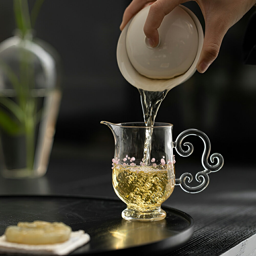 IwaiLoft 十卿 Glass Art 工芸作家作品 夢 マグカップ ガラスピッチャー 耐熱ガラス 片口 170ml 徳利 酒器 日本酒 片口注器 ミルクピッチャー 小鉢 取り鉢 片口鉢 手作り 和食器 シンプル 中国茶器 公道杯 ティーサーバー 茶海 分茶器 化粧箱付き