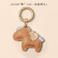 ★楽天3位受賞★ 新作 馬と蹄鉄のキーホルダー 縁起の良い馬と馬蹄 キーホルダー 皮革 バッグチャーム 飾り うま 馬 モチーフ アクセサリー 革小物 軽量 薄型 小型 おしゃれ かわいい レザーキーリング キーイング 車の鍵 カギ かぎ ストラップ 財布  kiyokyou