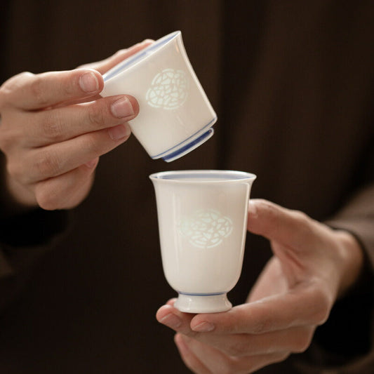 【愛着を感じる・窓花】透かし彫り蛍手 盃 湯飲み ティーコップ ティーグラス 猪口 フリーカップ 青花磁 青花瓷 鈴瓏 50ml 60ml 玲瓏磁器 玲瓏磁 手作り 白磁 玲瓏 ほたるで 透彫 食器 磁器 ほたる 茶器 茶杯 中国 青花瓷 景徳鎮 磁器 茶芸 IwaiLoft