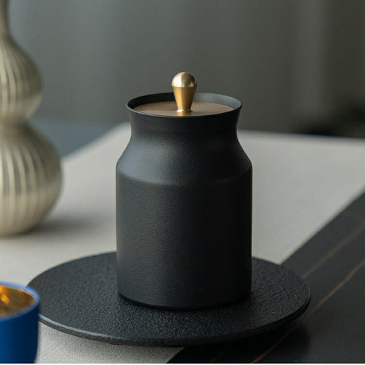 卓上の主役 茶筒 茶入 金属缶 アルミ缶 アルミ ブラック 黒 小さい キャニスター 小箱 コーヒー豆入れ 珈琲キャニスター 平缶 小分け 詰め替え容器 携帯用 空き缶 保存容器 密封ビン 紅茶缶 防湿保存 茶芸 プーアル茶 岩茶 緑茶 中国茶 収納缶 IwaiLoft