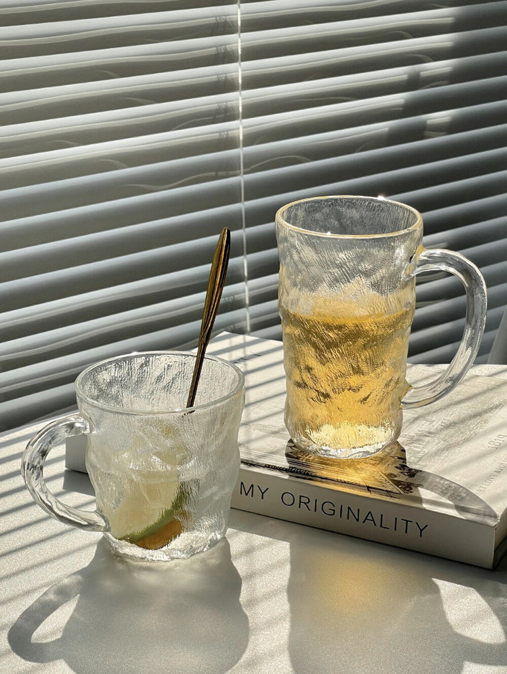 「氷河」紅茶マグカップ 珈琲 耐熱ガラス グラス コップ ティーカップ コーヒーカップ ガラスマグ おしゃれ シンプル 食器 クリア お酒 酎ハイ コーヒーカップ ホット 生ビール コーヒー 紅茶 日本風食器  来客 新生活 父 クリスマス ギフト プレゼント iwailoft