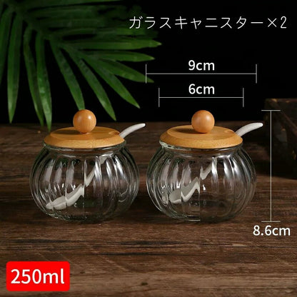 ?味料をおしやれにストック カボチャ ガラス 調味料入れ スプーン付き 竹蓋 天然竹 透明 調味料ポット スパイスジャー 単品 2個 3個 4個 セット ナチュラル かわいい  砂糖入れ 塩入れ 密閉保存容器 調味料ケース キャニスター おしゃれ キッチン収納 台所 プレゼント