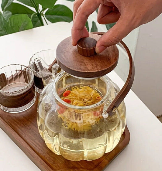 カボチャ ガラスティーポット 900ml ガラスケトル 耐熱 ガラス ティーポット 木の蓋 木の持ち手  湯沸かし 手作り おしゃれ ガラスポット 大容量 紅茶ポット ガラス 急須 透明 アフタヌーンティー 茶芸 フルーツティー 花茶 母の日 プレゼント IwaiLoft