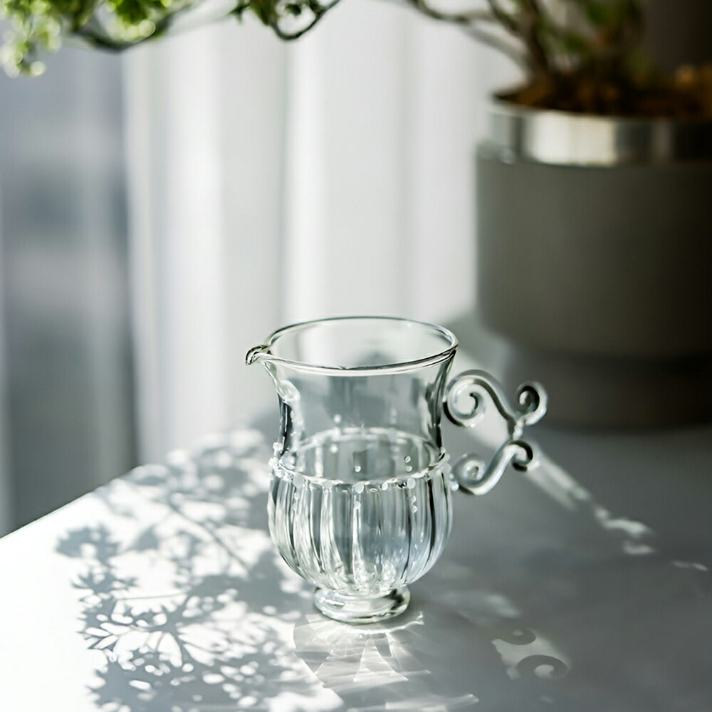 IwaiLoft 十卿 Glass Art 工芸作家作品 夢 マグカップ ガラスピッチャー 耐熱ガラス 片口 180ml 徳利 酒器 日本酒 片口注器 ミルクピッチャー 小鉢 取り鉢 片口鉢 手作り 和食器 シンプル 中国茶器 公道杯 ティーサーバー 茶海 分茶器 化粧箱付き