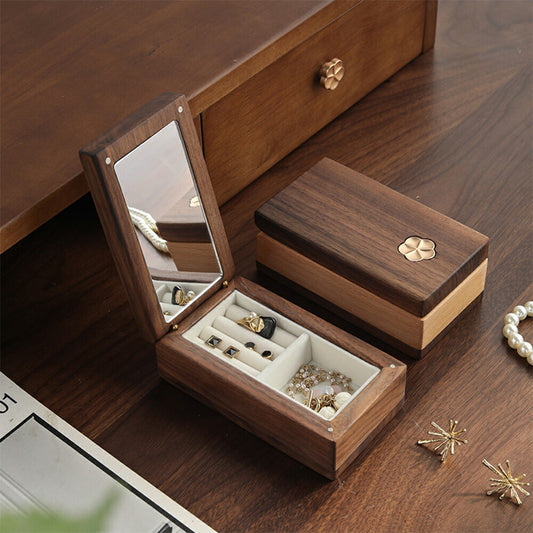 四つ葉のクローバー 月光宝箱 ピアスケース 指輪ケース 小 ジュエリーボックス アクセサリーケース アクセサリーボックス リングケース 仕切り 木製 銘木 ウールナット ビッチウッド ウッドケース おしゃれ 高級 宝石箱 収納 ケース 母の日プレゼント 彼女 ギフト IwaiLoft