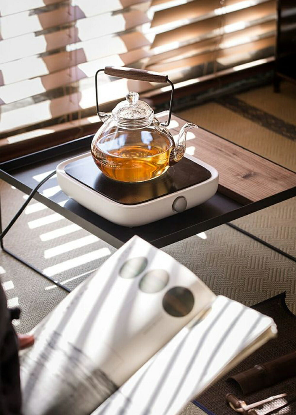 IwaiLoft 新作 秋晴れ 耐熱ガラス ティーポット やかん 耐熱 湯冷まし 金針茶こし付き ガラスポット ガラスやかん 手作り ジャンピング ナチュラル 紅茶ポット フルーツティー 花茶 工芸茶 ハーフティー にオススメ 【直火可】