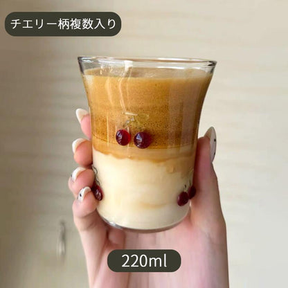 「SNSで話題」手描き チェリー柄 グラス 耐熱ガラス かわいい タンブラー ins風 コーヒーコップ  炭酸水 ジュース ミルク お茶 麦茶 紅茶 アイスティー カップ 電子レンジ対応 プレゼント 新生活 IwaiLoft