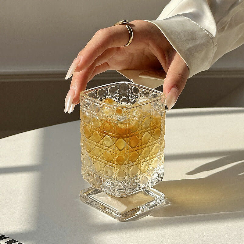 SNSで話題 レトロ風 かわいい脚付グラス 高級 ガラスコップ  日本酒 ゴブレット おしゃれ 四角形 ワイングラス 玉足 グラス   ワイン シャンパン カップ 北欧食器 ジュース コーヒー 紅茶コップ 大吟醸 梅酒 プレゼント 誕生日 贈り物 IwaiLoft