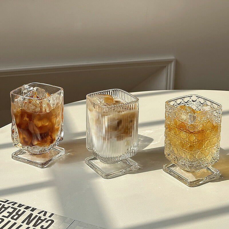 SNSで話題 レトロ風 かわいい脚付グラス 高級 ガラスコップ  日本酒 ゴブレット おしゃれ 四角形 ワイングラス 玉足 グラス   ワイン シャンパン カップ 北欧食器 ジュース コーヒー 紅茶コップ 大吟醸 梅酒 プレゼント 誕生日 贈り物 IwaiLoft