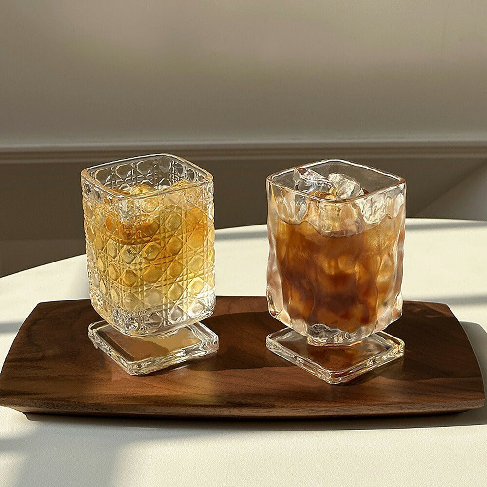 SNSで話題 レトロ風 かわいい脚付グラス 高級 ガラスコップ  日本酒 ゴブレット おしゃれ 四角形 ワイングラス 玉足 グラス   ワイン シャンパン カップ 北欧食器 ジュース コーヒー 紅茶コップ 大吟醸 梅酒 プレゼント 誕生日 贈り物 IwaiLoft