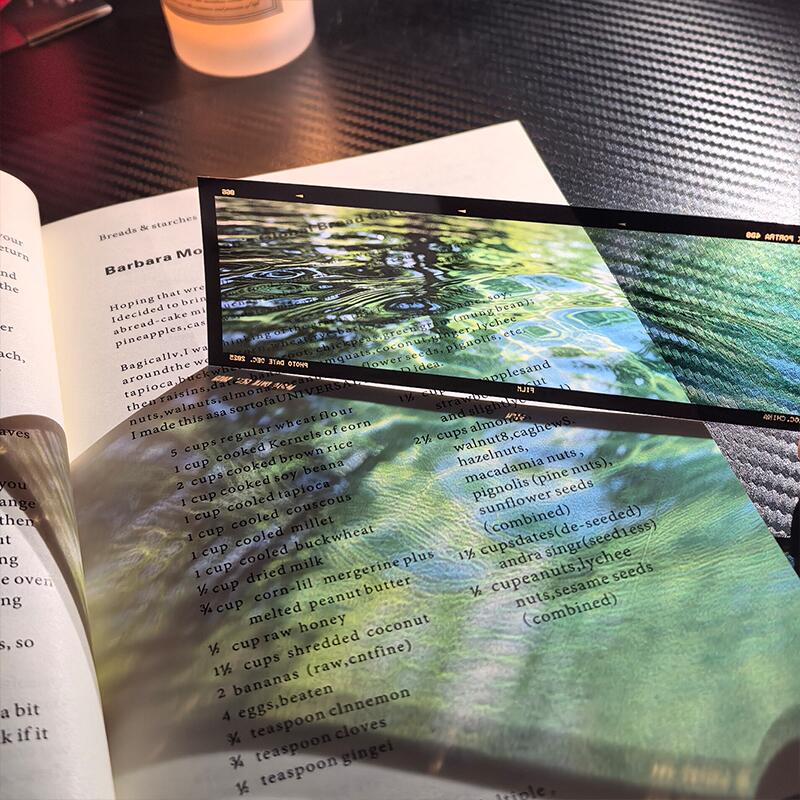 フィルム風 しおり オリジナル 風景 ブックマーク 透明 クリア 癒される エモい写真風 桜 水緑 読書 グッズ おしゃれ 文房具 プチギフト プレゼント 雑貨 本好き 読書女子 手帳 おうち時間 癒し 落ちない 折れない 記念品 退職 誕生日 薄型 IwaiLoft