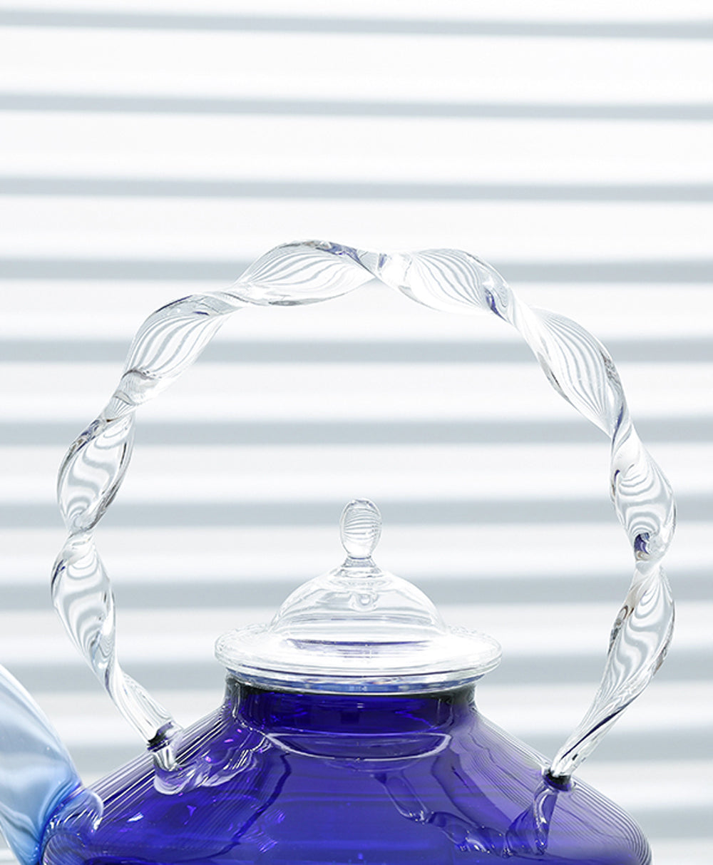 IwaiLoft 手作り 耐熱ガラス ティーポット 600mL 茶こし付き ガラス製ポット 透明 Klein Blue 紅茶ポット フルーツティー 花茶 台湾茶 ハーフティー に ガラス急須 健康茶器【直火可】【送料無料】
