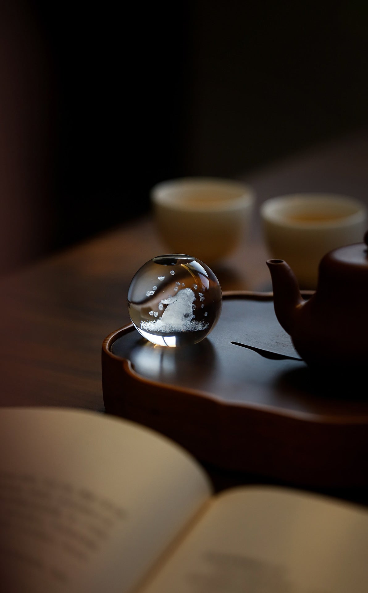 IwaiLoft 水晶 ウサギさん 可愛い 兎 置物 蓋置 クリスタルラビットの置物 茶寵 工芸品 手作り オブジェ かわいい 縁起物 民芸 風水グッズ 風水アイテム 彫像 茶玩 茶ペット 書斎 和室 茶道